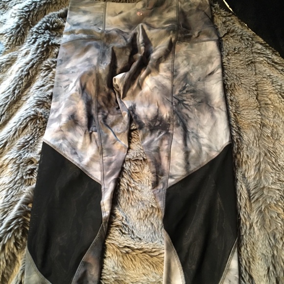 ABS 3/4 length Leggings - Picture 2 of 4